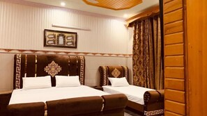 Deluxe Triple Room, Balcony, Mountain View - Istanbul Inn  (Islamabad)