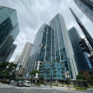 Exterior - One Uptown Residence Near St Lukes (Taguig)