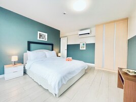 Deluxe-huoneisto, kaupunkinäköala | 1 makuuhuone, untuvapeitot, työpöytä