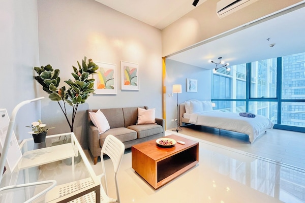 Comfort Condo, City View | Living area | 55-inch Smart TV with digital channels