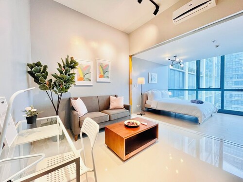 One Uptown Residence Near St Lukes