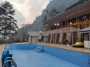 15 outdoor pools
