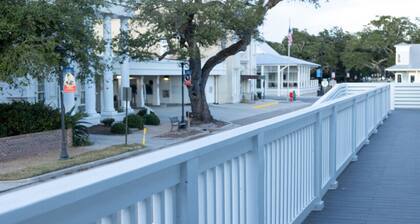 Stunning Beachfront Condo with Breathtaking Balcony Views!