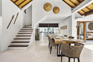 Dining room - Jaya Villa by Kozystay - Canggu (Canggu)