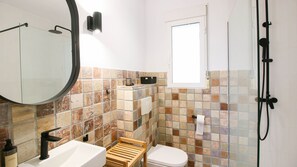 Ducha, secador de pelo, toallas