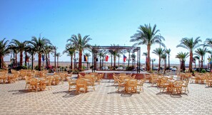 8 piscinas al aire libre