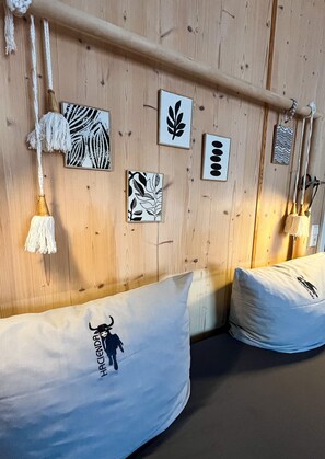 Individually decorated, individually furnished, soundproofing, free WiFi - Hacienda Rooms (Friedrichshafen)
