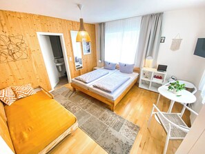 Habitación triple estándar | Decoración individual, mobiliario individual, sistema de insonorización