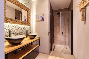 Shower, towels