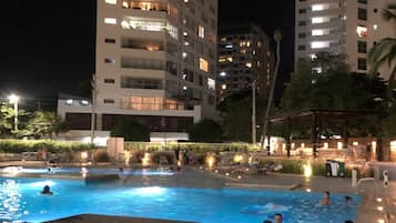 4 udendørs pools