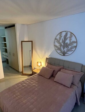 Deluxe Apartment, Oceanfront | 2 bedrooms, iron/ironing board, free WiFi