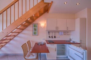 冷蔵庫、コンロ、コーヒー / ティーメーカー、電気ポット