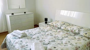 2 dormitorios, tabla de planchar con plancha, wifi gratis y ropa de cama