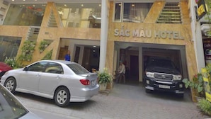 A multi-story hotel with a modern facade, featuring a prominent entrance with a staircase leading to the ground floor. - Sac Mau Hotel HN - by Bay Luxury (Hanoi)