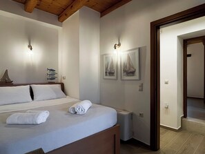 House, 2 Bedrooms, Sea View | 2 bedrooms, in-room safe, blackout curtains, iron/ironing board - La Casa Di Manou (Platanias)