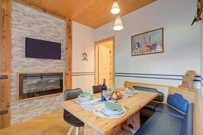 Family Apartment, Multiple Bedrooms (Giglio) | Dining - Giglio (Livigno)