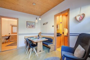 Family Apartment, Multiple Bedrooms (Giglio) | Dining