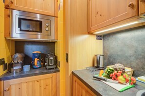 Apartemen Keluarga, beberapa kamar (Giglio) | Dapur pribadi | Microwave, kompor, mesin pembuat kopi/teh, dan ketel listrik