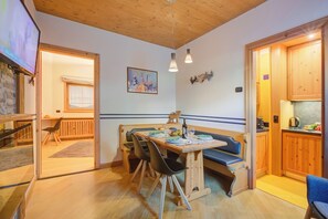 Family Apartment, Multiple Bedrooms (Giglio) | Dining - Giglio (Livigno)