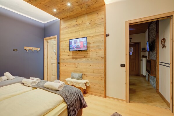 Family Apartment, Multiple Bedrooms (Giglio) | 1 bedroom, free WiFi, bed sheets