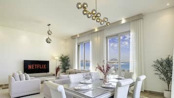 Departamento, balcón, vista al mar | Comedor