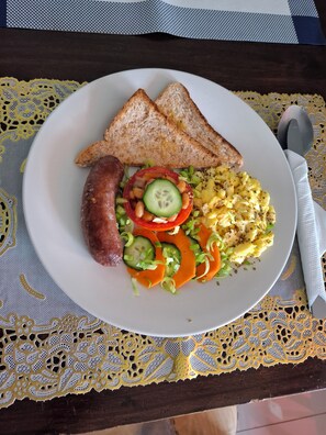 Café da manhã continental todos os dias (USD 11.20 por pessoa)