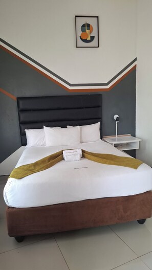 Quarto casal conforto, varanda, vista para o jardim | Escrivaninha, espaço de trabalho para notebook, quartos à prova de som