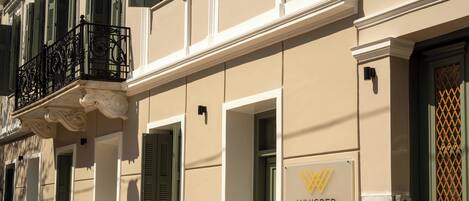 Vista frontal de la propiedad