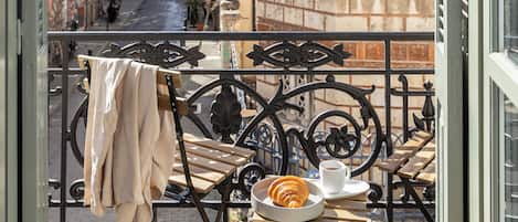 Suite Supérieure, vue ville | Terrasse/Patio