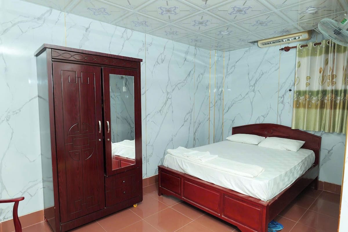 Standard Room, City View | Seterika/papan seterika, Wi-fi percuma 
