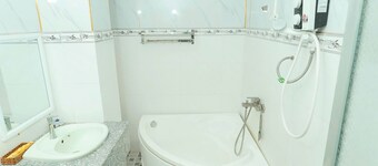 Thanh Nhan 1 Hotel Ca Mau - by BAYLUXURY