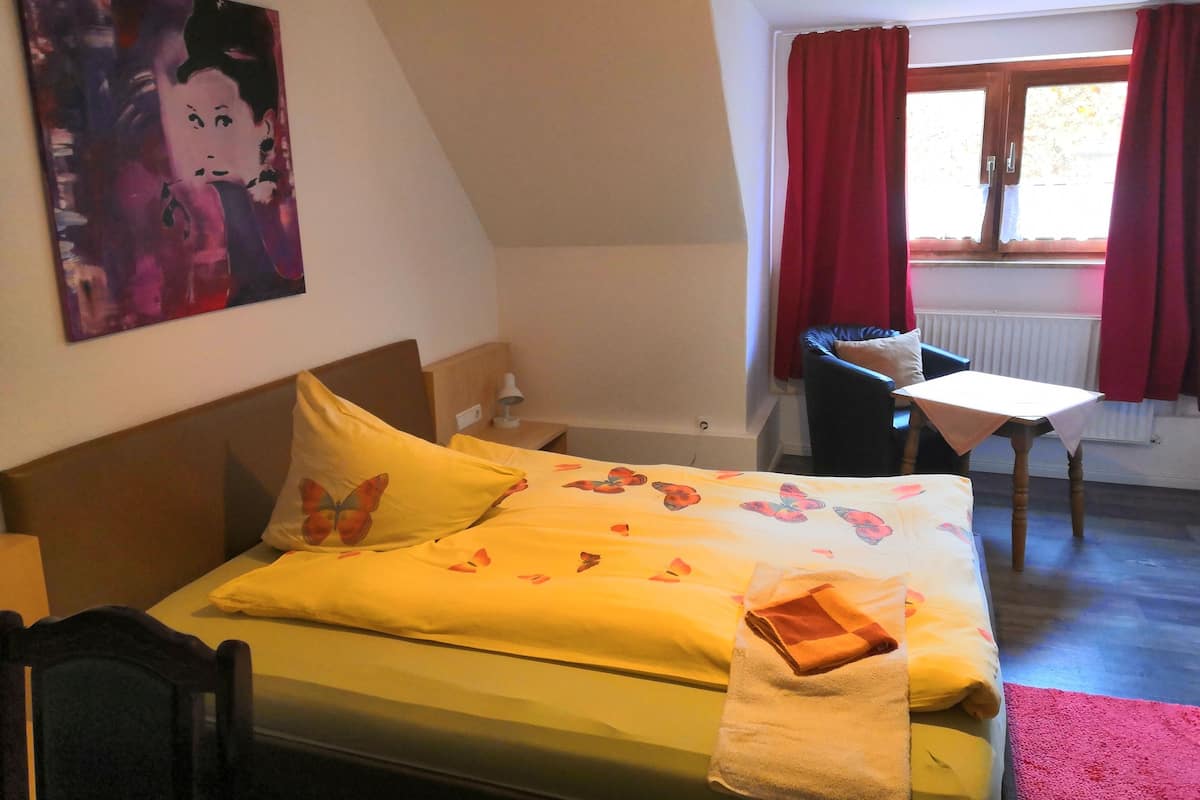Classic Double Room | 1 bedroom, desk, laptop workspace, blackout drapes