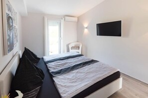 1 bedroom, WiFi, bed sheets - Sunny Home Punta: Room (2OG)  (Sukošan)
