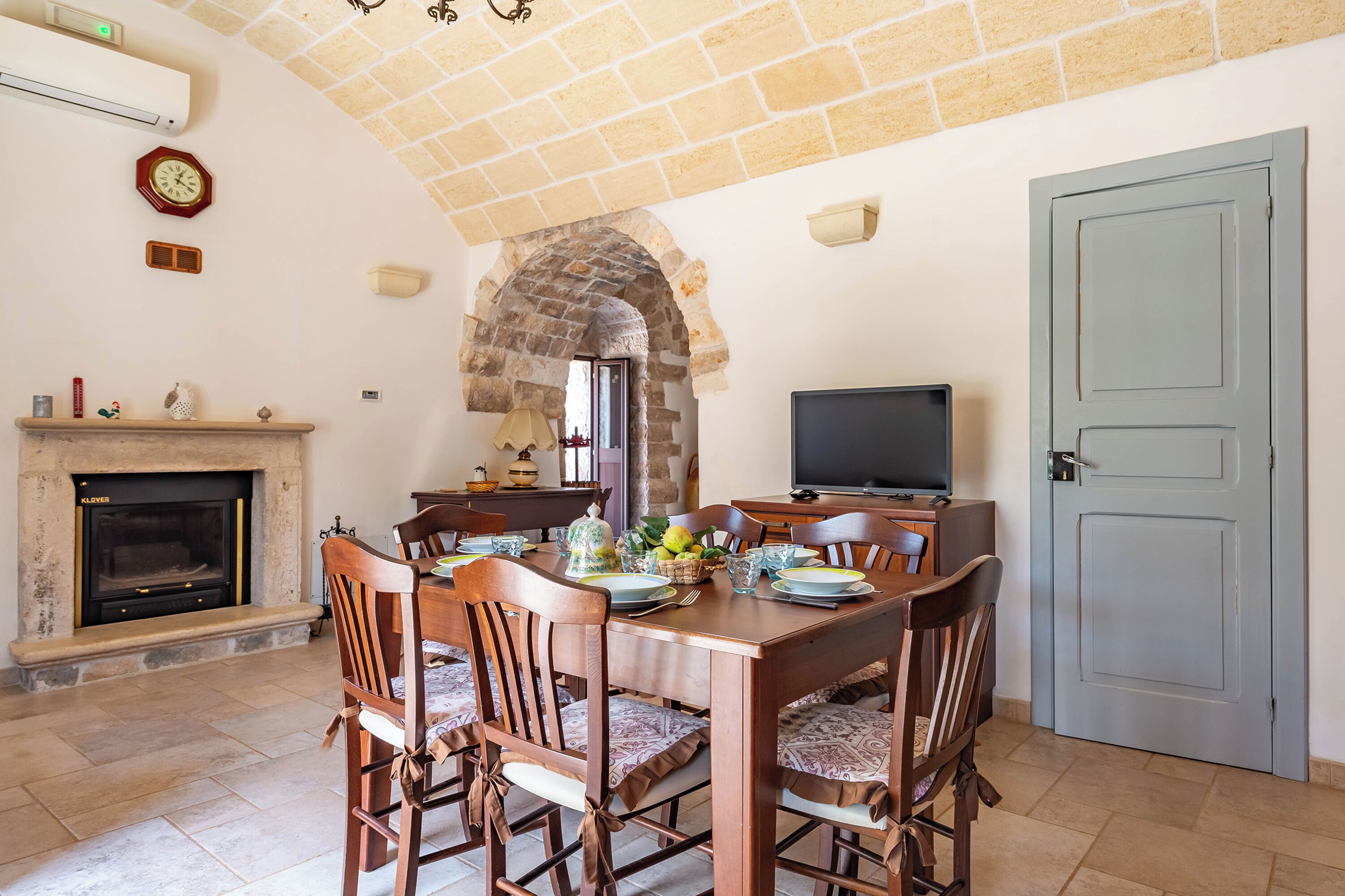 Villa familiar, varias habitaciones, 2 baños, junto a la montaña (Tenuta Guarini Trulli On Selva Di) | Restauración