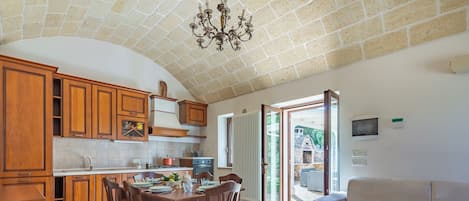 Villa Familiale, plusieurs chambres, 2 salles de bains (Tenuta Guarini Trulli On Selva Di) | Intérieur