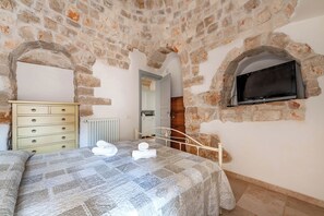 Family Villa, 3 Bedrooms, 2 Bathrooms, Mountainside (Tenuta Guarini Trulli On Selva Di) | 3 bedrooms, iron/ironing board, free WiFi, bed sheets