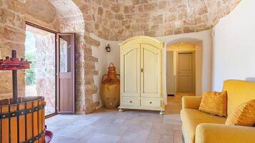Villa familiare, camere multiple, 2 bagni, lato montagna (Tenuta Guarini Trulli On Selva Di) | Interni