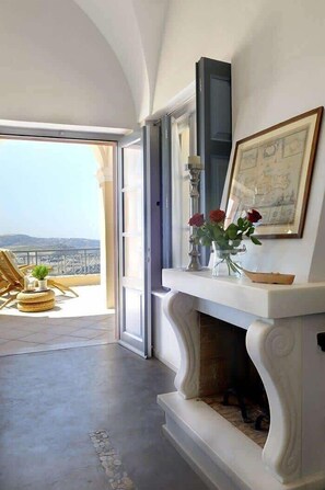 Interior - Villa Meadow with Heated Jacuzzi Breakfast Incl (Santorini)