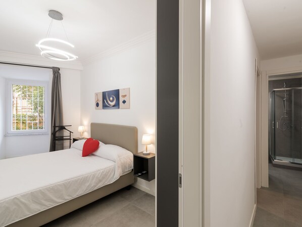 2 bedrooms, iron/ironing board, WiFi