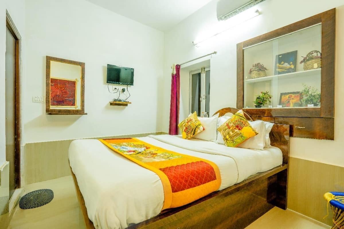 Standard Double Room, Balcony, City View | Free WiFi