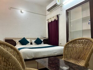 Classic Twin Room, Balcony | Free WiFi