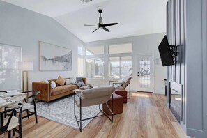 Téléviseur, bureau