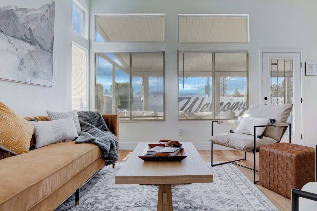 Televisión y oficina 