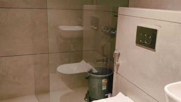 Classic Room | Bathroom