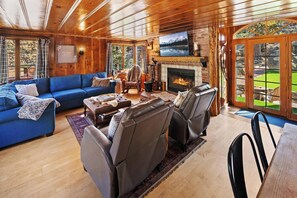 Televisie, een open haard en videospelletjes