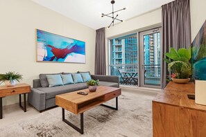 Smart TV - Stylish Apartment Near Dubai Mall with Pool and Concierge (Downtown)