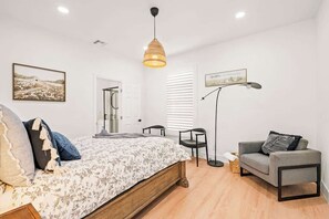 4 bedrooms, desk, iron/ironing board, travel cot