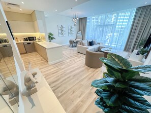 Luxury-Apartment, Gartenblick, Strandnähe | Wohnbereich