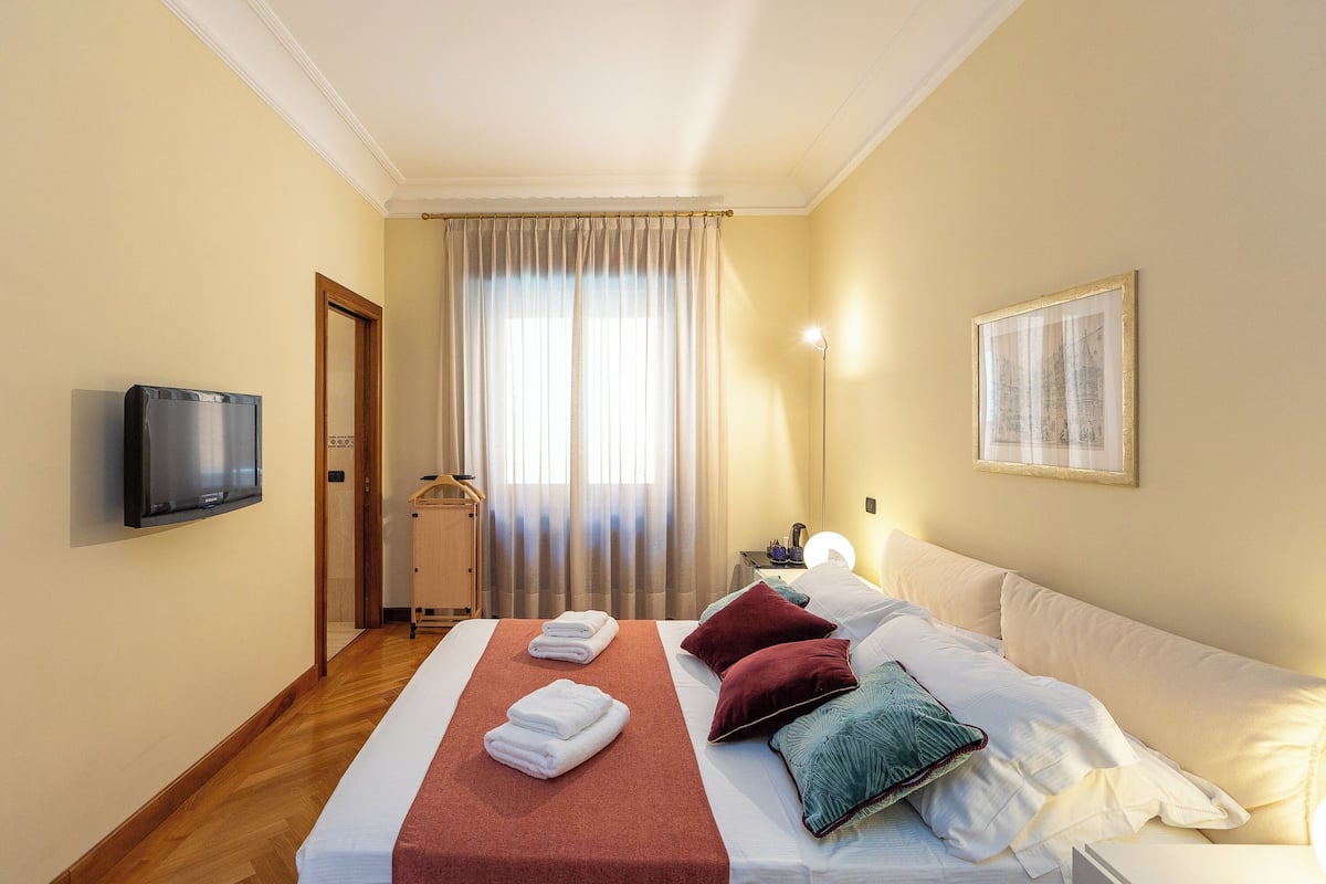 Comfort Double Room, City View | Peti besi dalam bilik, kalis bunyi, seterika/papan seterika