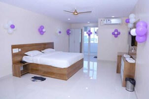 42-英寸LED 电视（配备有线频道）